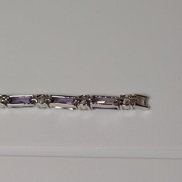 6.75 Inch Pretty Purple Bracelet - Picture 8 of 14